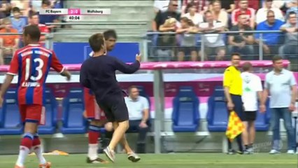 Invasione di campo e selfie con Javi Martinez