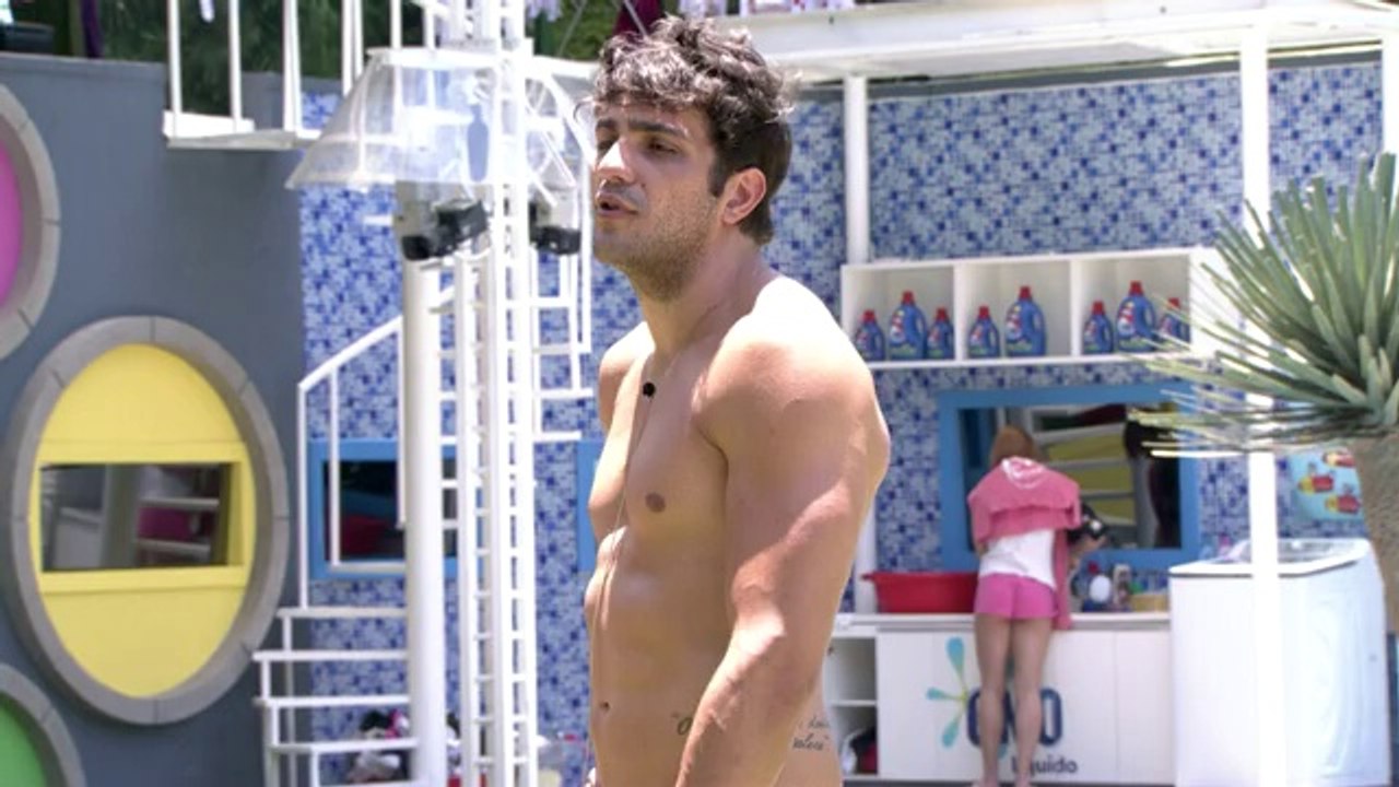 Franciele alfineta Diego  'Reclama bastante que eu não vou te beijar mais'