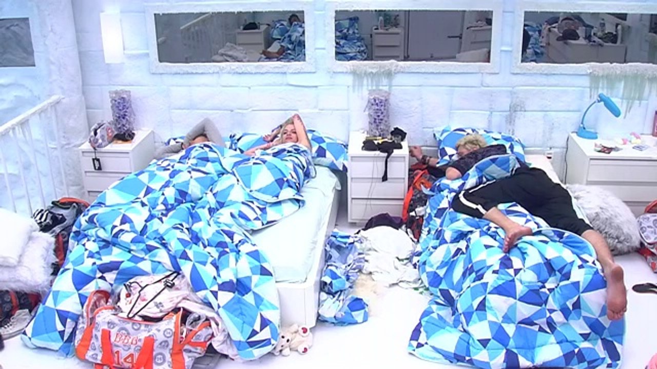 Franciele acorda dançando no Quarto Sibéria