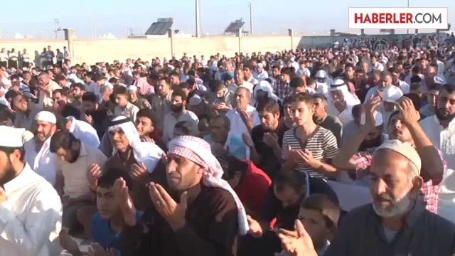 Konteyner ve çadır kentlerde bayram namazı -