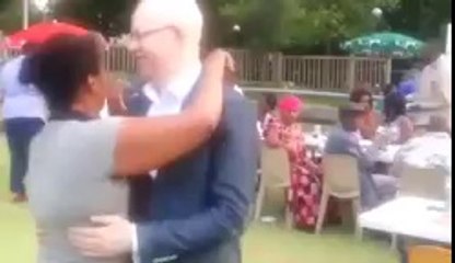 LA FOLIE DU MINISTRE THIERRY MOUNGALA À PARIS (SURESNES) AVEC SA MAÎTRESSE ET SES INVITÉS.
