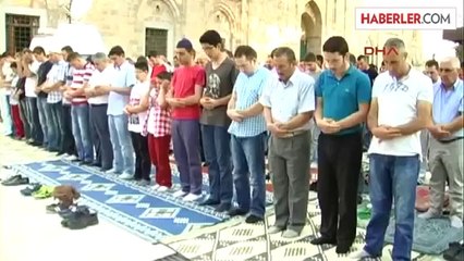 Arınç, Bayram Namazını Bursa Ulu Camii'de Kıldı