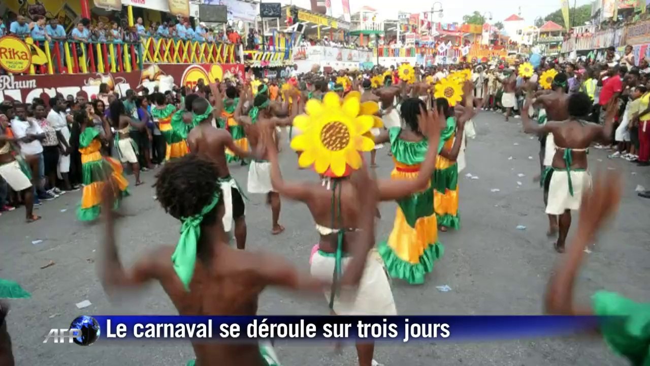Les Haïtiens fêtent le Carnaval des Fleurs