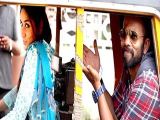 Tải video: Kareena Kapoor Takes Rohit Shetty For A Rickshaw Ride