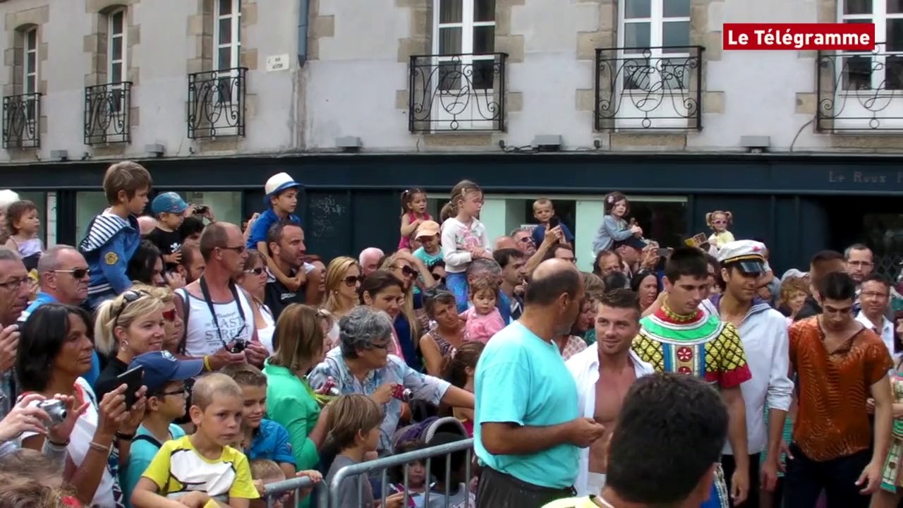 Quimper. Trois éléphants à l'heure de l'apéro