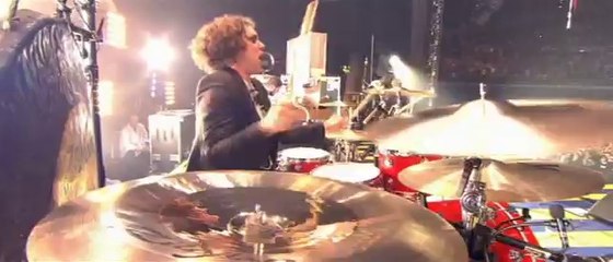 Kasabian - Club Foot (Live At The O2 Dublin 2009)
