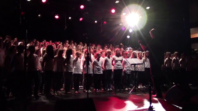 Medley de l'album Traces - Goldman (Chorallèges 53 - 10 juin 2014)