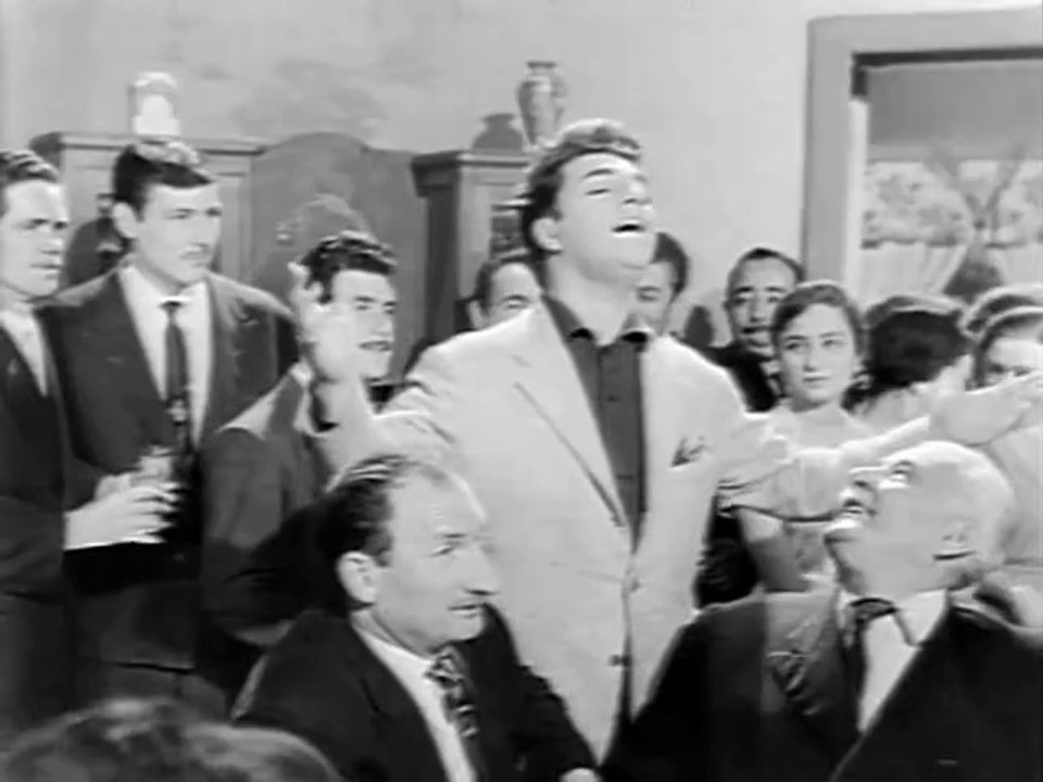 Entarisi Ala Benziyor - Zeki Müren