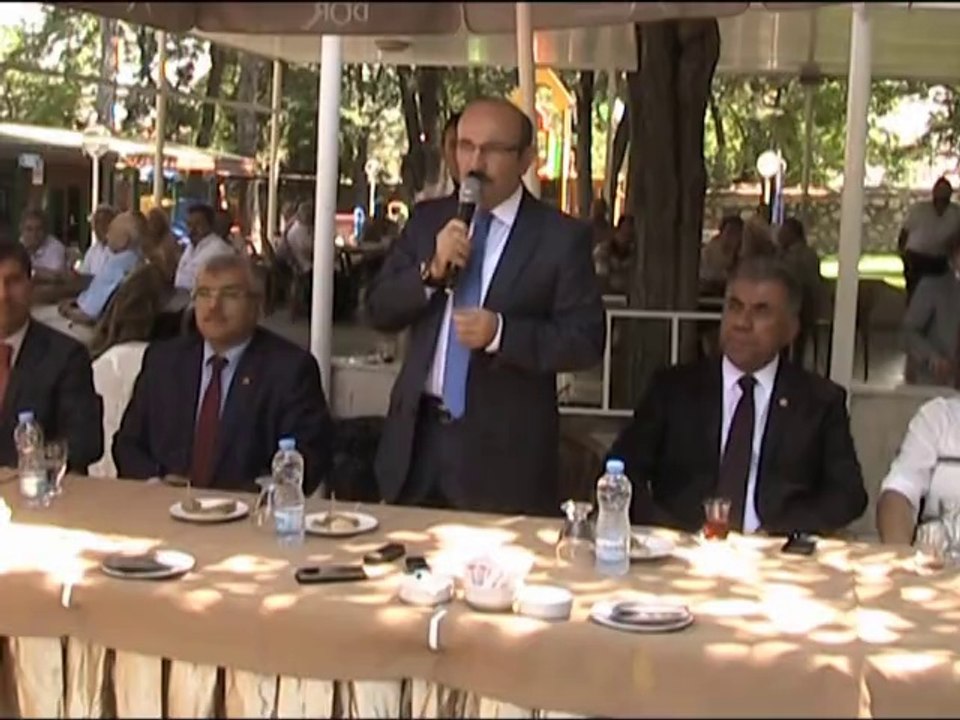 Protokol halkla bayramlaştı