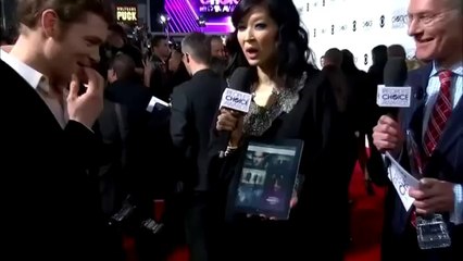 2014.01.08 Joseph Morgan @ People Choice Awards red carpet