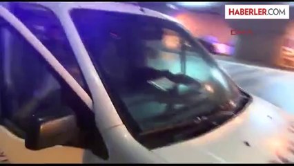 Zeytinburnu'nda Karşıdan Karşıya Geçmeye Çalışan Akraba 2 Yaşlı Kadın, Bir Otomobilin Çarpması...