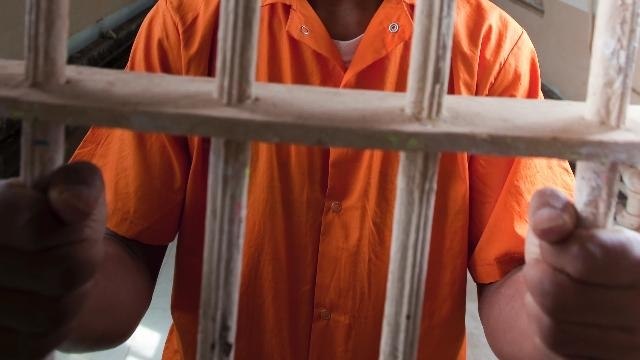 Man Sues Pizzeria for Stopping His Robbery Attempt