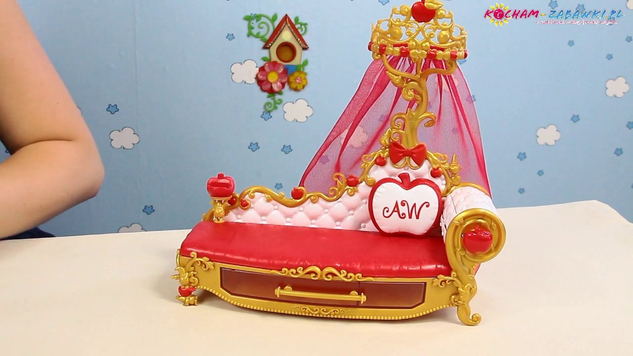 Getting Fairest Apple White Fainting Couch / Łóżko z Baldachimem Apple White - Ever After High - BDB18 - Recenzja