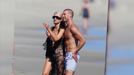 Paris Hilton se rapproche d'un inconnu à Malibu