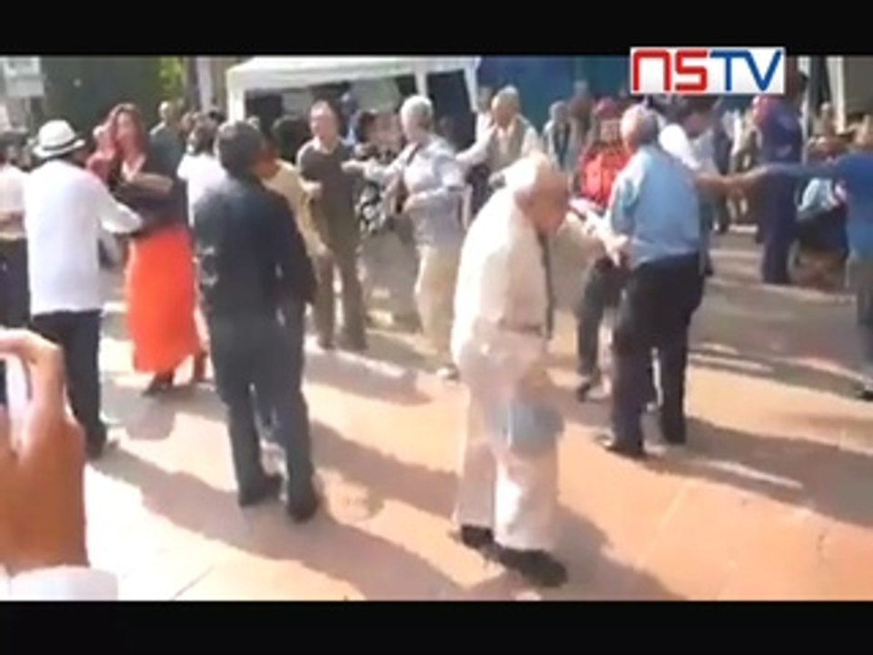 Cool Grandpa's shocking dance
