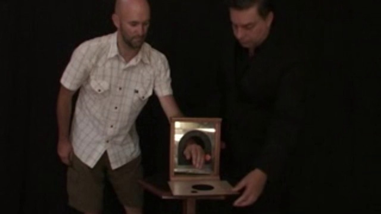 Fu Guillotine by Dinucci Magic - Magic Illusion