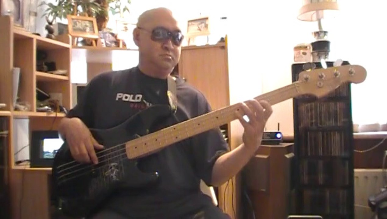 Lively up yourself Bob Marley  basscover Bob Roha