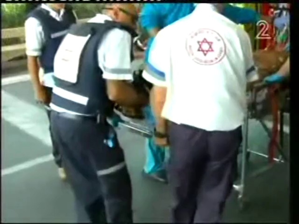 שיפור במצב ירין לוי שנפצע באשקלון. היום נפגש עם מד''א נעמי צבי  עינב אסולין   - חדשות ערוץ 22 - 16-7-14 1