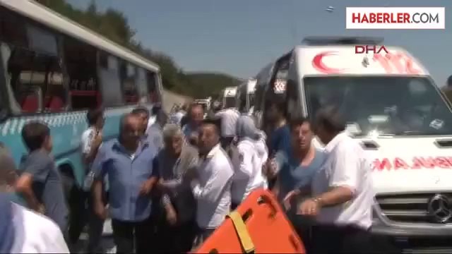 Ümraniye'de Özel Halk Otobüsü Kaza Yaptı