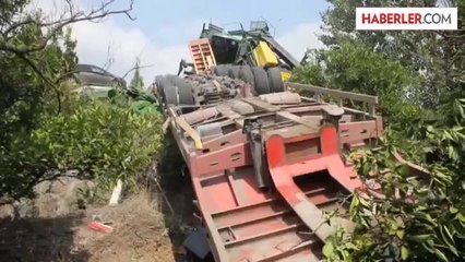 Biçerdöver yüklü tır devrildi: 1 yaralı -