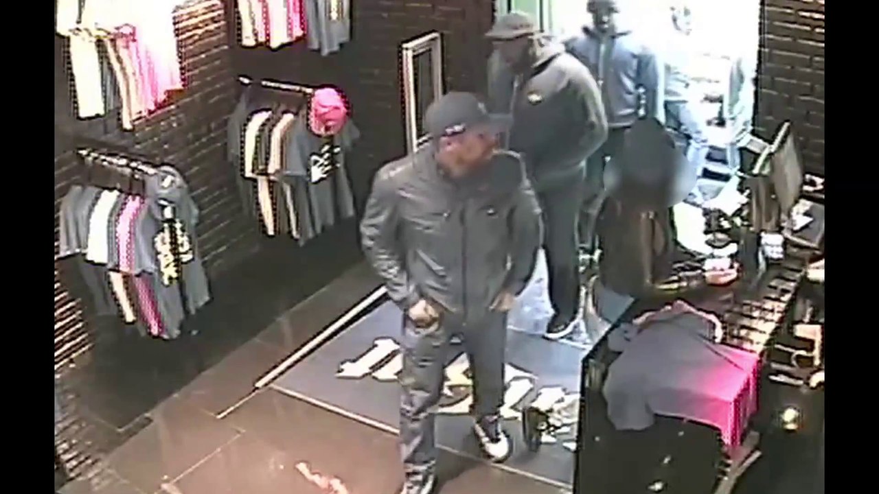 Le Rappeur Rohff et sa bande défonce le vendeur Unkut et saccagent le magasin