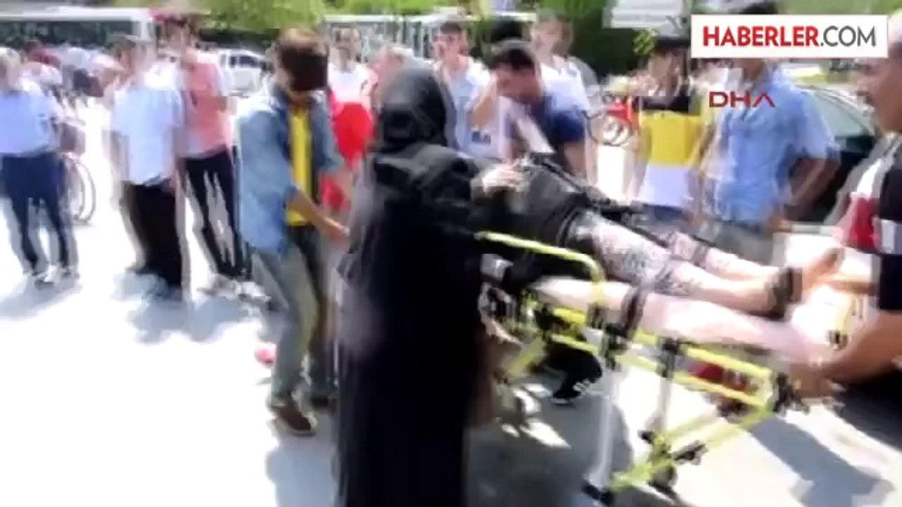 İkizleri Duvar Ayırdı