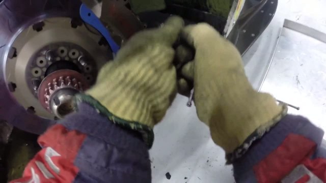 Les freins de la Nissan GTR GT3 se remplacent les yeux fermés