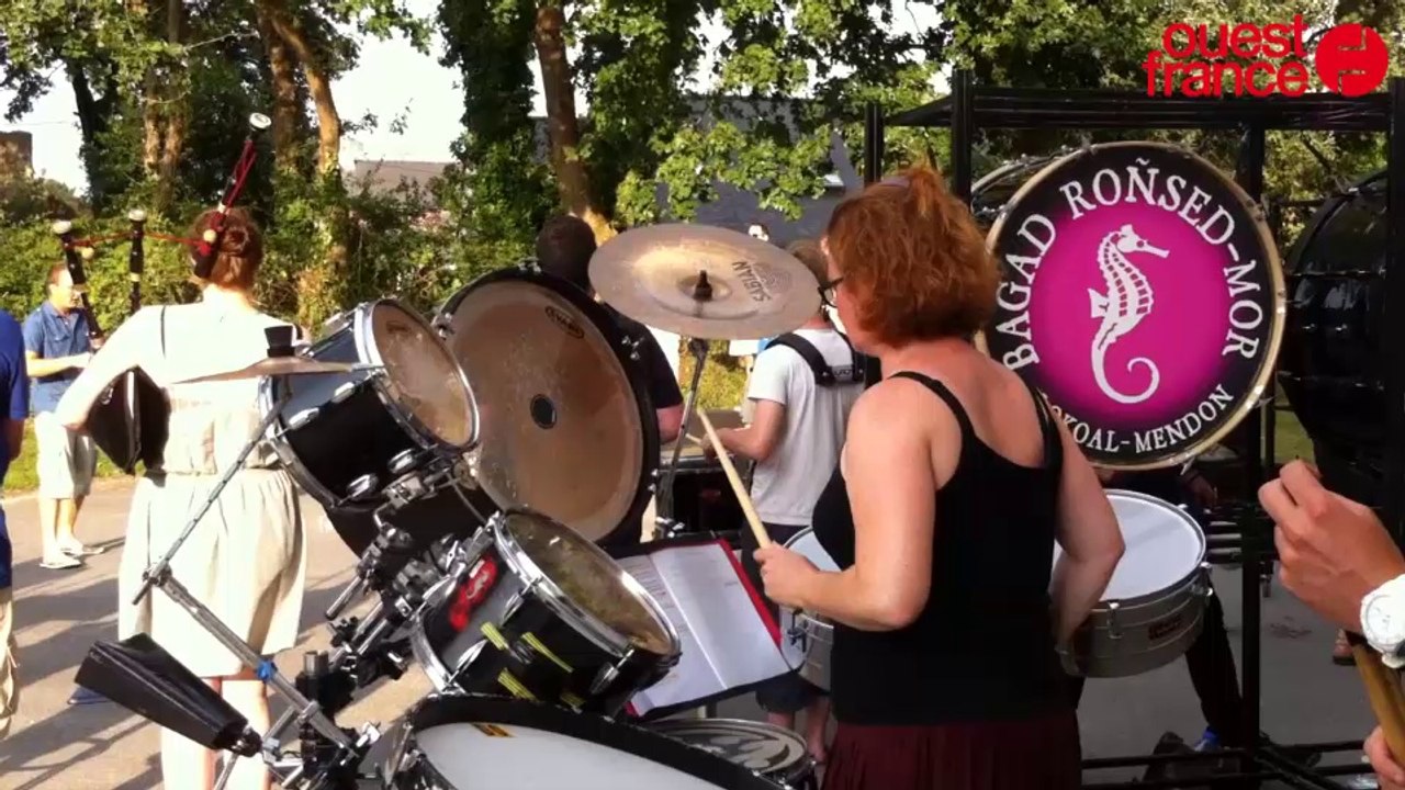 Répétition du bagad de Locoal Mendon : ça résonne !