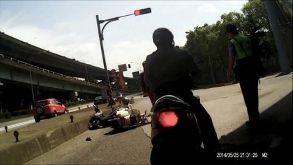 Chutes en série après un feu rouge grillé