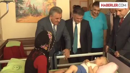 Bakan Yazıcı, itfaiye aracının 42 metre yüksekliğindeki merdivenine çıktı -