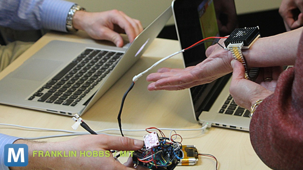 This Bracelet Acts as a Personal Thermostat