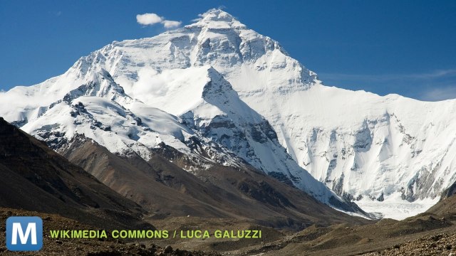 Everest Climbers Now Required to Collect Trash