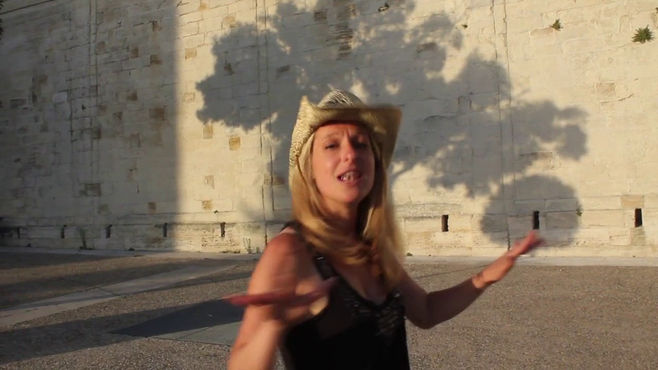 ANNE BERNEX : SHEILA (Parodie de Bella de Maitre Gims)