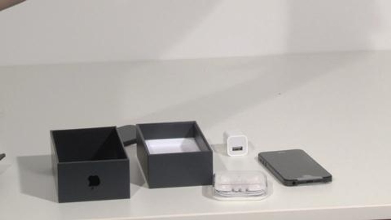 Unboxing the iPhone 5