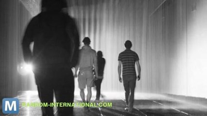 Random International’s Rain Room Keeps You Dry in the Rain