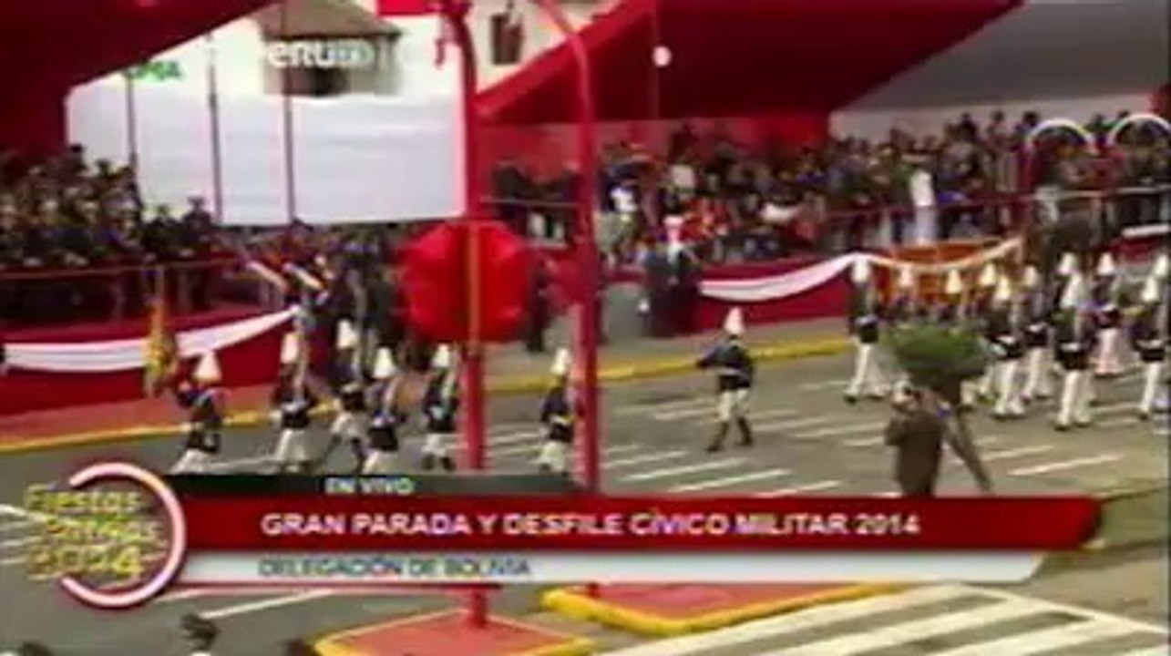 Militärparade in lima (peru) am 29. juli 2014