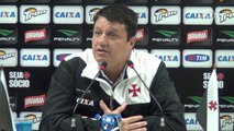 Adilson comenta mudanças no time titular do Vasco