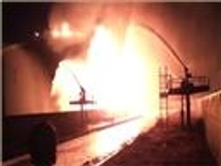 حريق في خزانين للوقود بالعاصمة الليبية