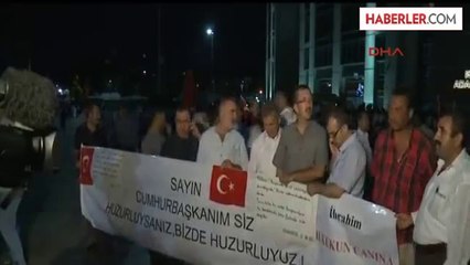 İstanbul Adalet Sarayı Önünde Bekleyen Kalabalık