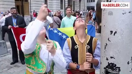 Wall Street'te anlamlı bayrak töreni - NEW