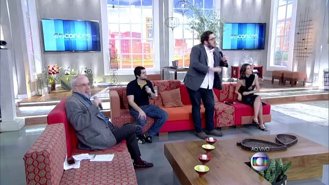 Fátima, Flávia, Ceylão e Raira dançam Ivete através de videogame