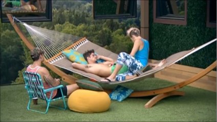 7/29 6:20pm Zankie on the hammock (with constant thirdwheel caleb)