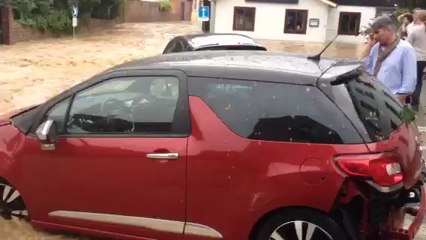 À Ittre, les incroyables images d’un torrent en pleine ville