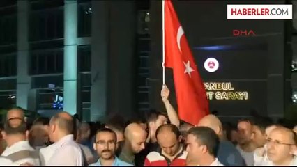 Kararın Açıklanmasını Adliye Önünde Böyle Beklediler
