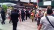 Arrestation violente d'un homme déguisé en Spider-man par les officiers de la NYPD