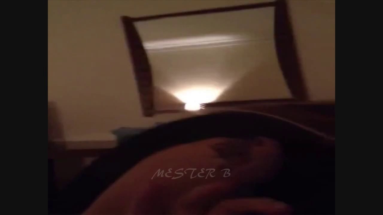 بنت تشجع الاهلى السعودى
