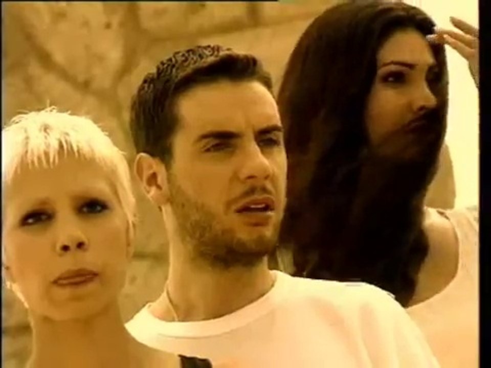 Γιώργος Μαζωνάκης- Με τα μάτια να το λες Giorgos Mazonakis- Me ta matia na to les  (video clip)