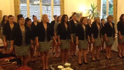 Le haka des Black Ferns à l'ambassade