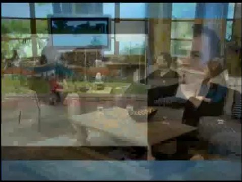 שפי שמחון מתארח בסלון של אודטה שוורץ ומספר לה כיצד לומדים לרכוב על אופניים היום