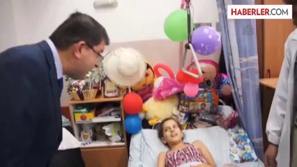 Türk heyeti, İsrail saldırılarında yaralanan Gazze'lileri ziyaret etti -